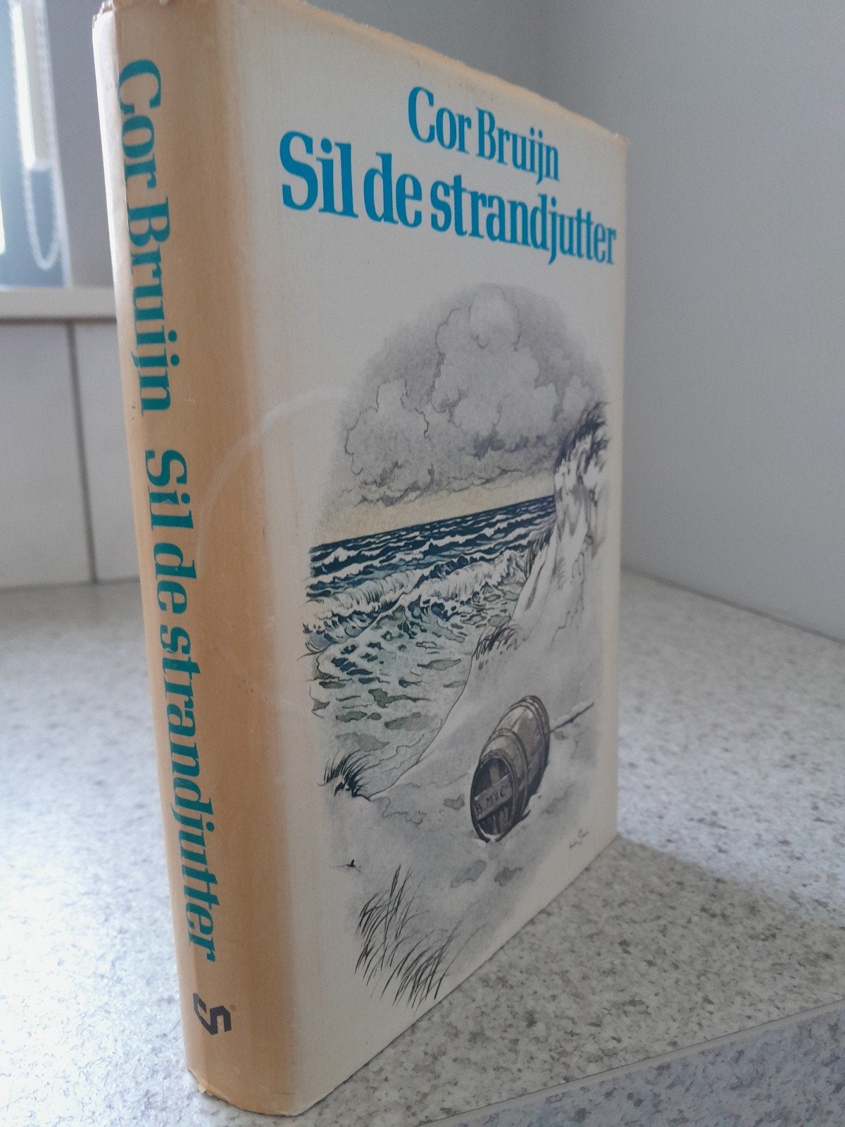 Middel oude uitgave van Sil de strandjutter., Gelezen, Cor Bruijn., Ophalen of Verzenden, Friesland