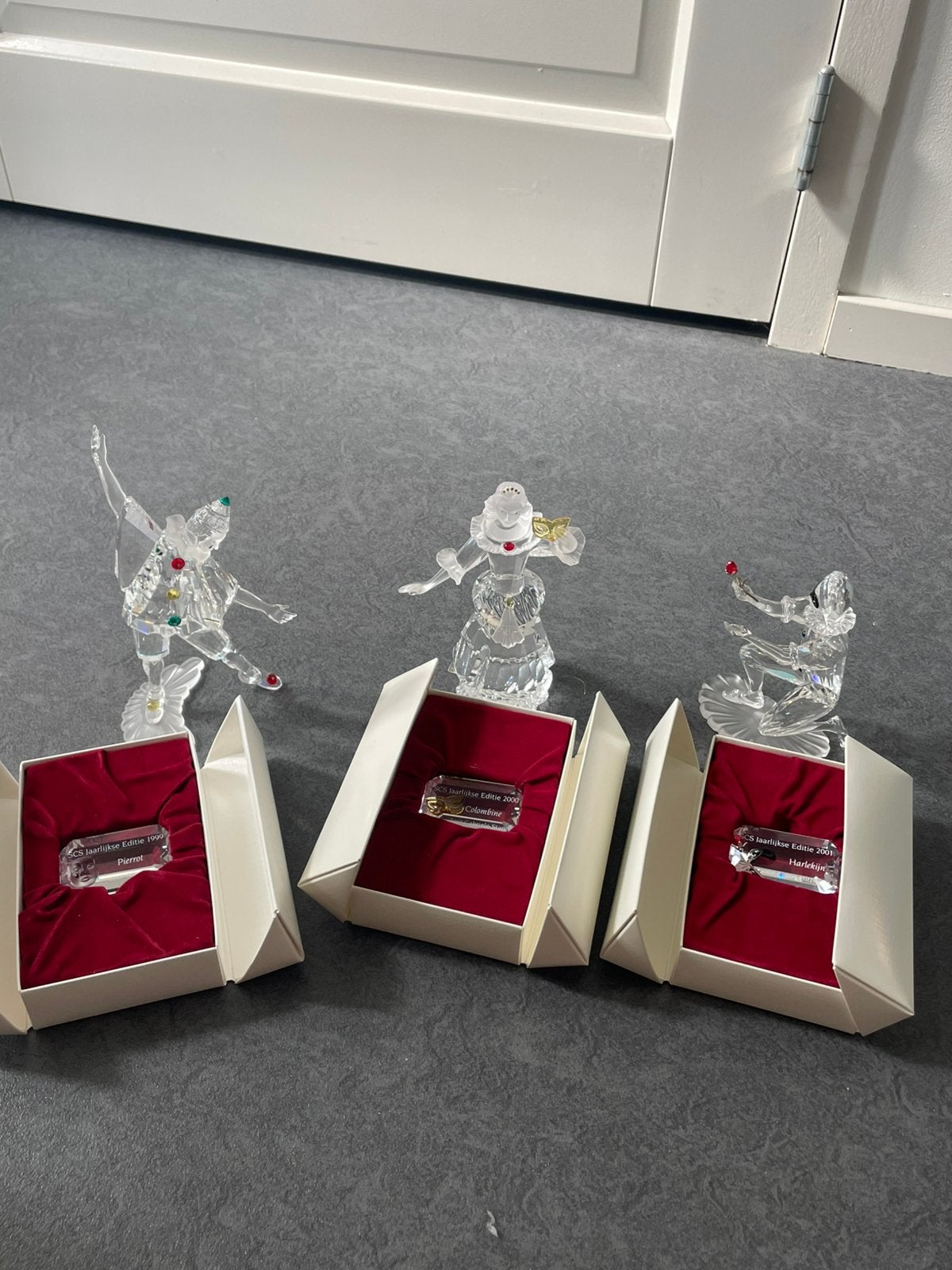 3 jaarstukken maskerade Swarovski - Pierrot/Colombine/Harlek, Verzamelen, Ophalen of Verzenden, Nieuw, Figuurtje