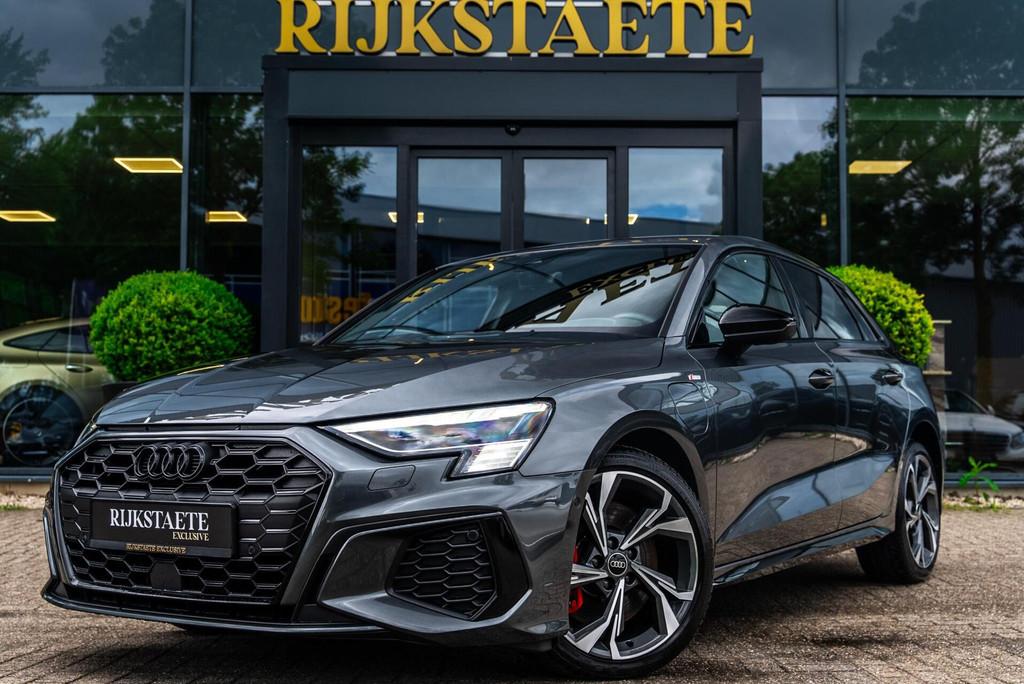 Audi A3 Sportback 45 TFSIe S-line Competition|ACC|18'', Auto's, Audi, Gebruikt, Zwart, 4 cilinders, Hybride Elektrisch/Benzine