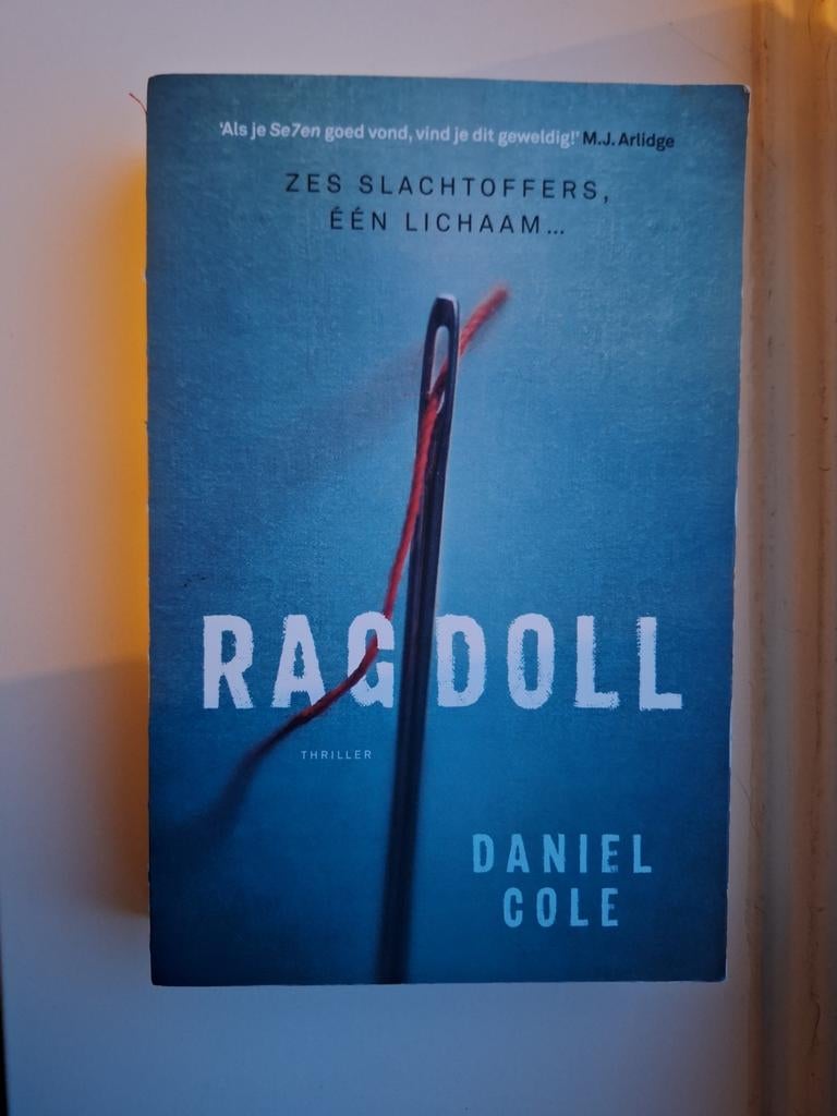 Ragdoll - Daniel Cole (Thriller), Boeken, Ophalen of Verzenden, Gelezen, Daniel Cole, Europa overig