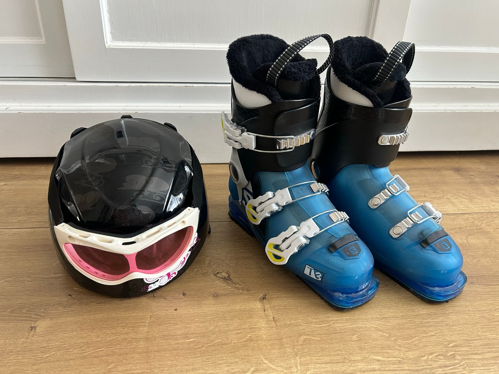 Skihelm en skischoenen (maat 37) voor kinderen, Ophalen, Gebruikt, Schoenen, Salomon