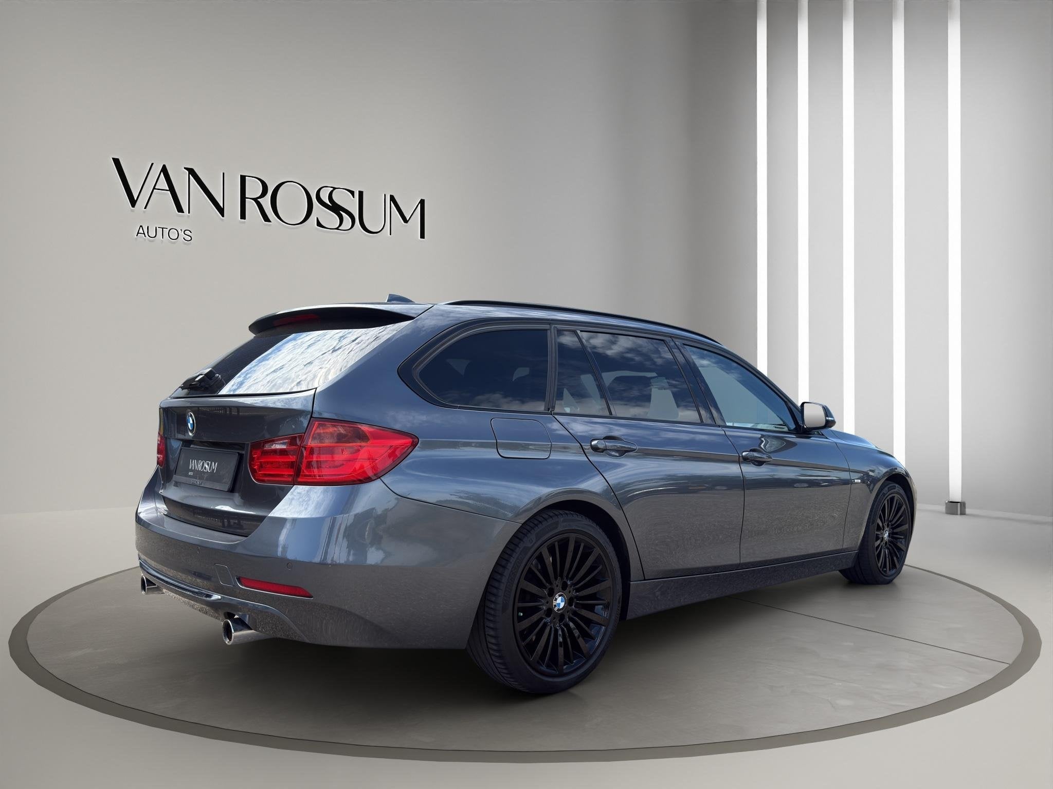 BMW 3-serie Touring 335i High Executive Automaat | Stoelverw, Auto's, Gebruikt, Euro 6, 93 €/maand, 6 cilinders