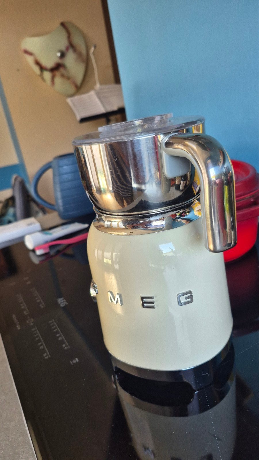 Smeg Melkopschuimer - Crème, Witgoed en Apparatuur, Melkopschuimers, Ophalen of Verzenden, Zo goed als nieuw, Elektrische melkopschuimer
