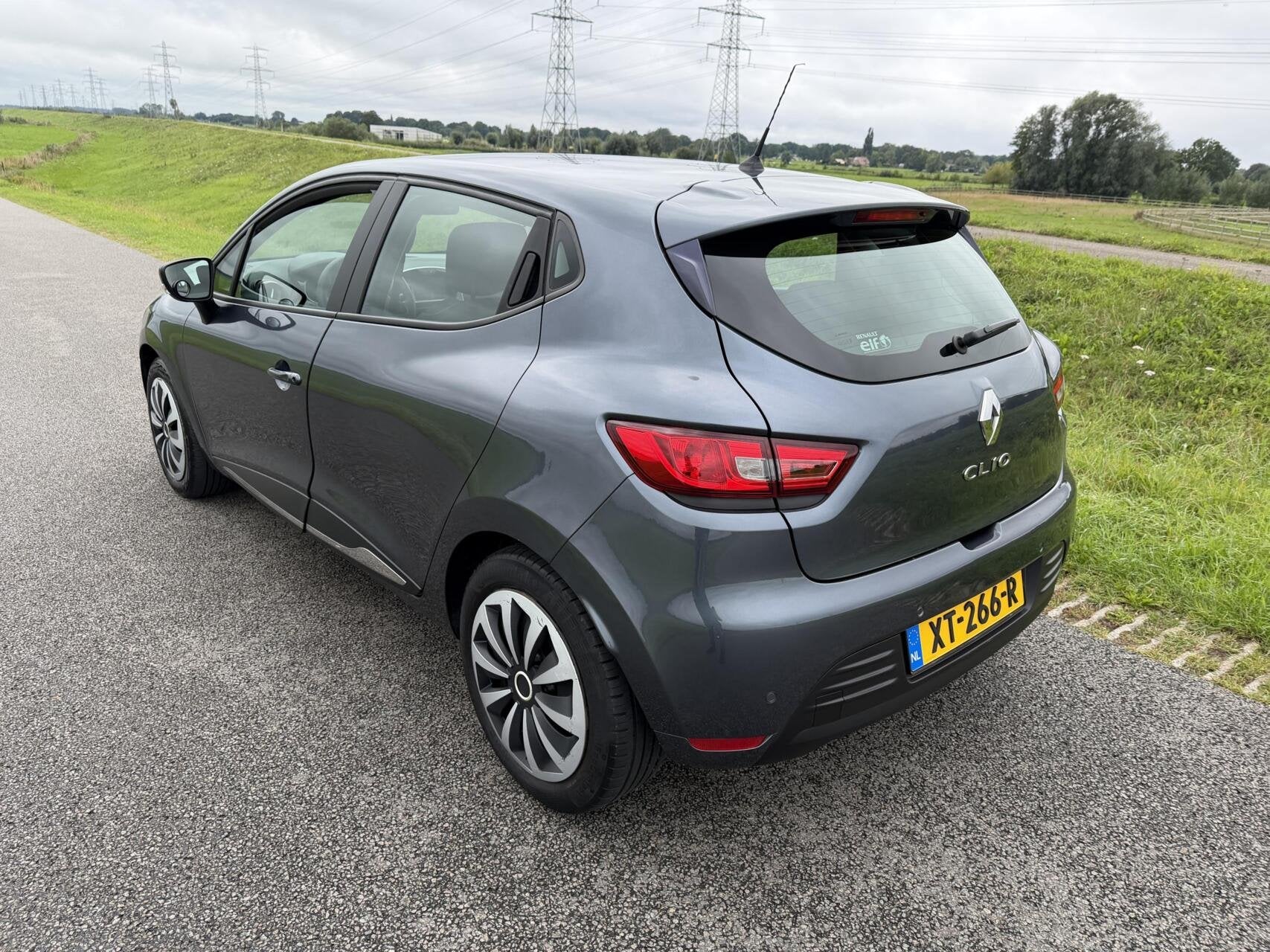 Renault Clio 0.9 TCe Intens nav cruise p sens 105945km, Auto's, Voorwielaandrijving, 898 cc, Gebruikt, Met garantie (alle)