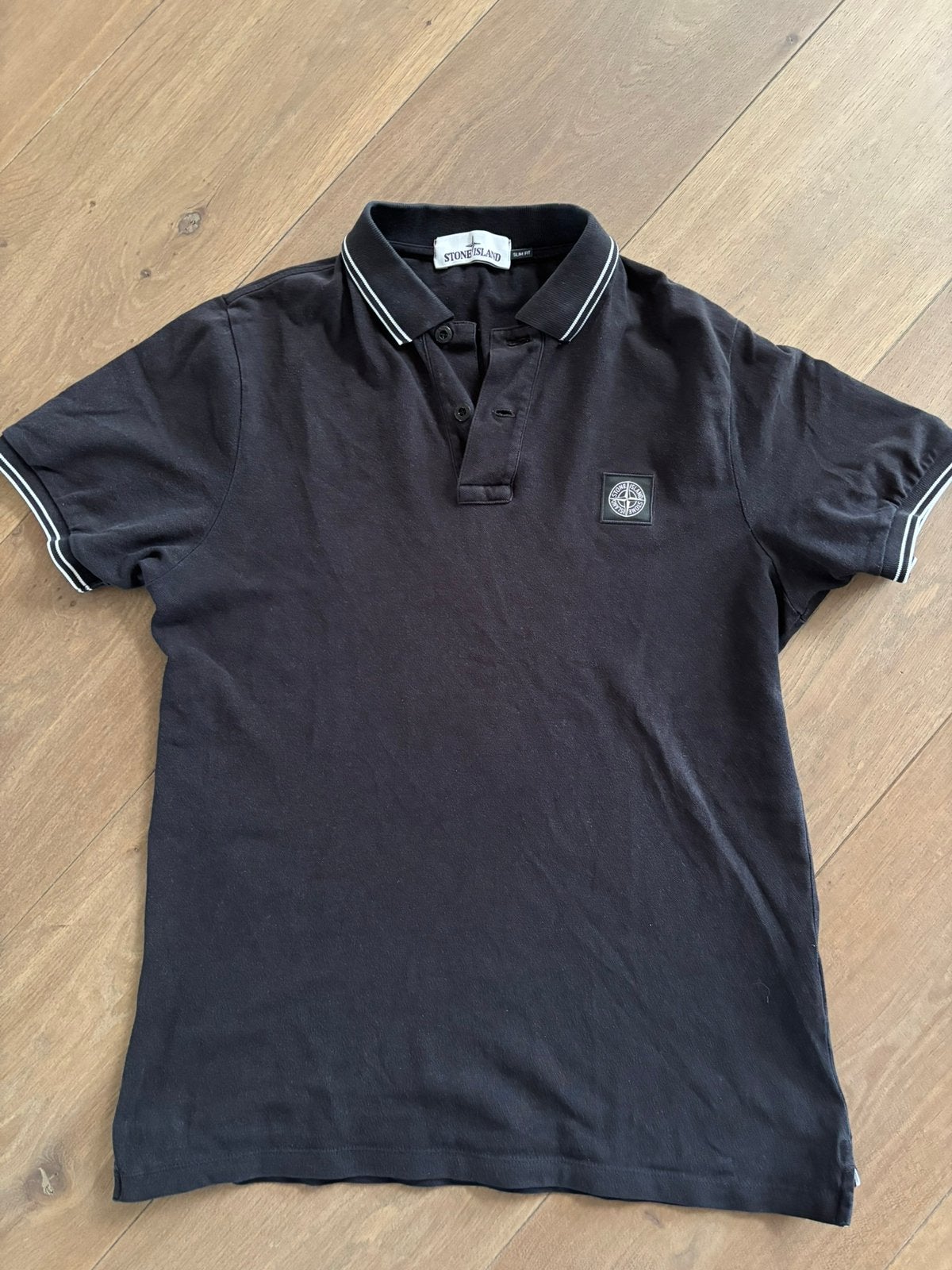 Mooie zwarte originele Stone Island polo maat M, Kleding | Heren, Polo's, Ophalen of Verzenden, Zo goed als nieuw, Zwart