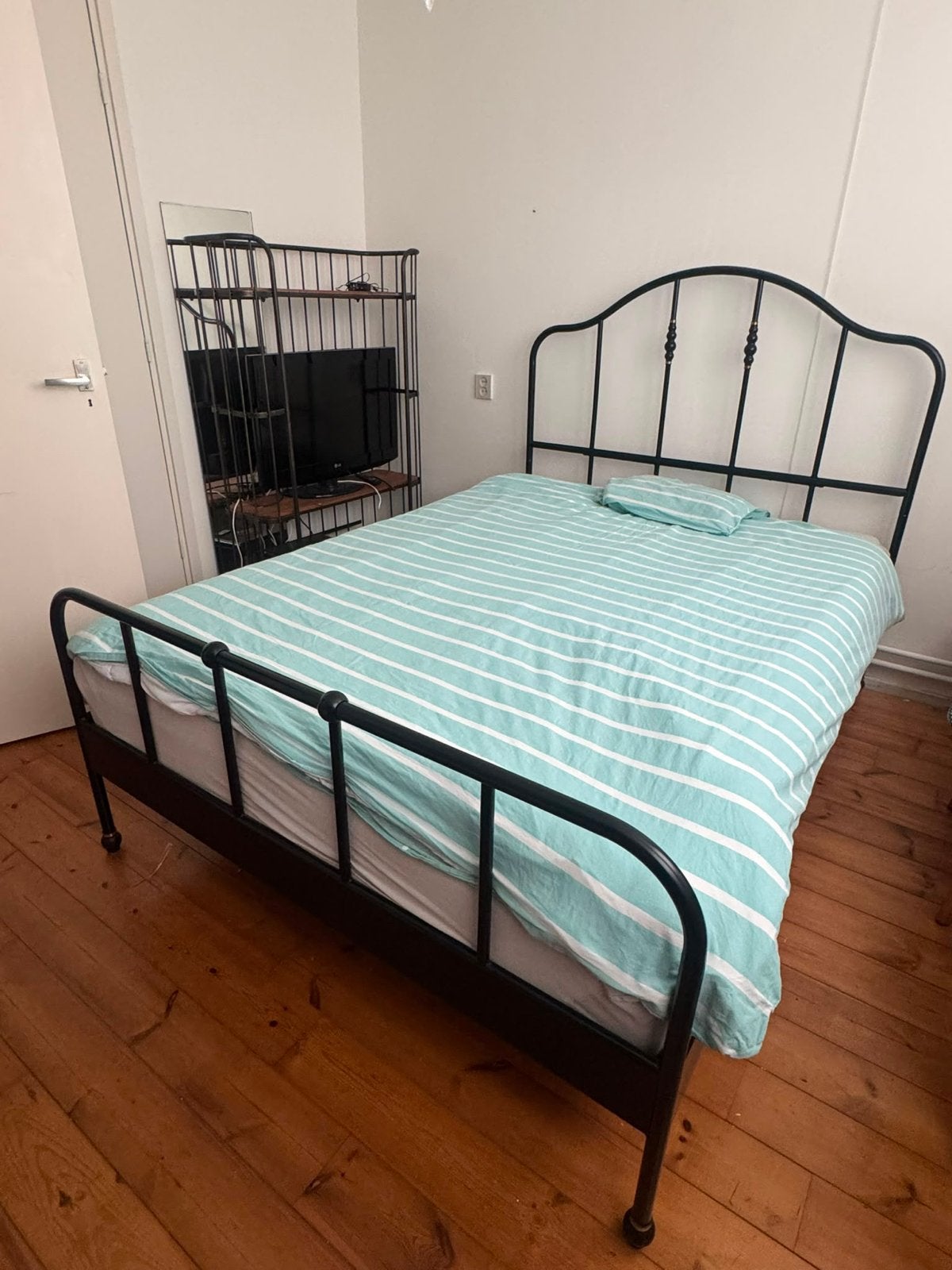 tweepersoonsbed ikea sagstua 140x200, Ophalen, Gebruikt, Zwart, Tweepersoons