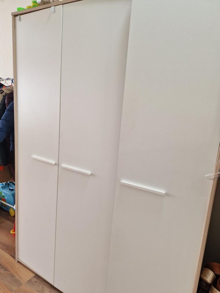 Zo goed als nieuwe kledingkast - 1 jaar oud, Met deur(en), 100 tot 150 cm, 200 cm of meer, Ophalen of Verzenden