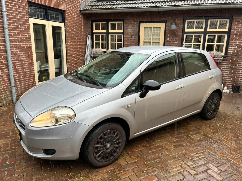Fiat Punto 1.4 5DR 2009 Grijs, met nieuwe apk, Auto's, Voorwielaandrijving, Stof, 40 €/maand, 4 cilinders