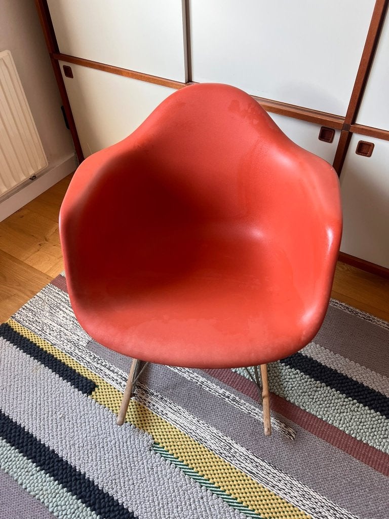 Vitra Rar stijl kunstof schommelstoel, Ophalen