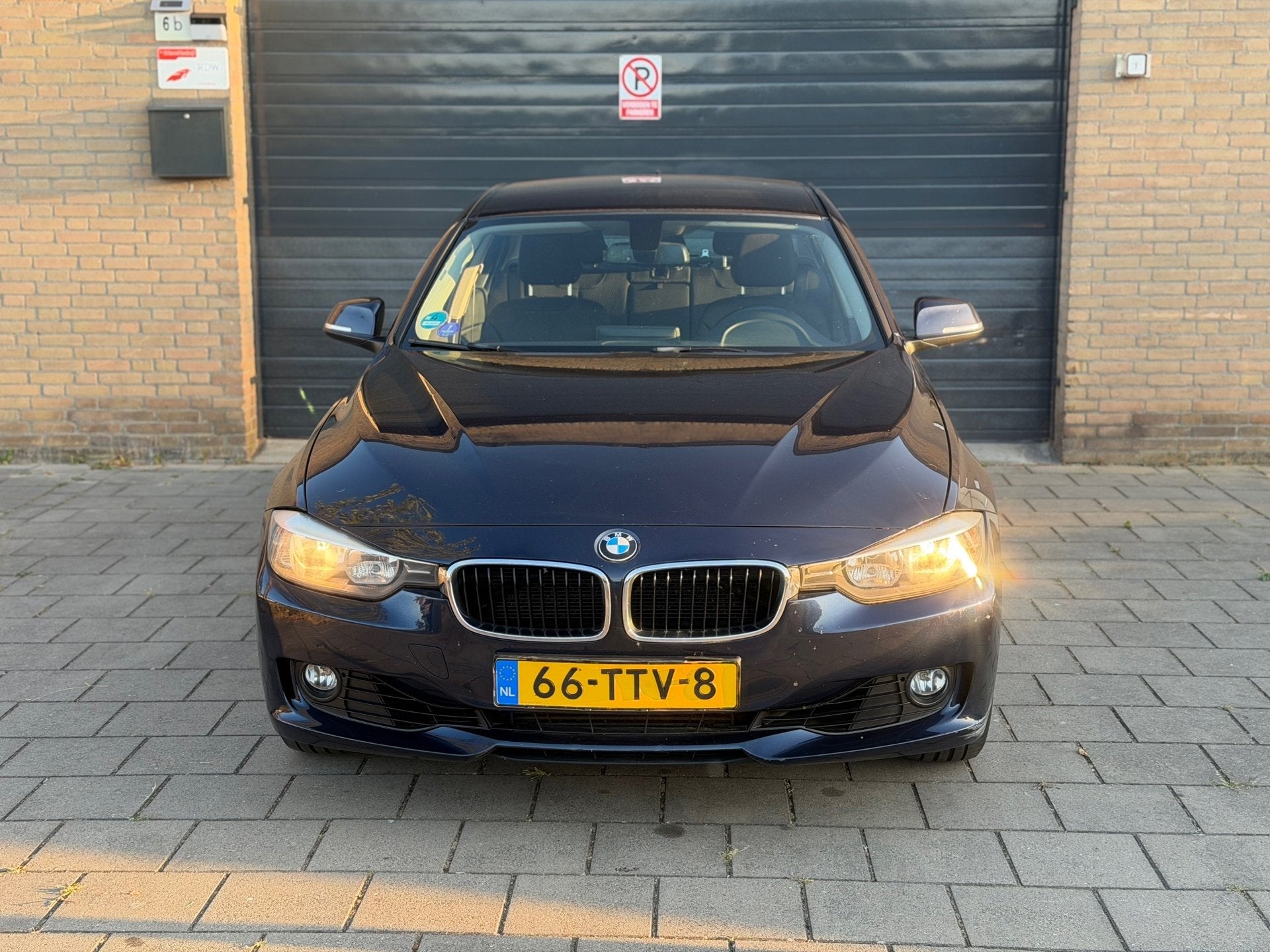 BMW 3-serie 320i High Executive Automaat Navi Climate Cruise, Auto's, Automaat, Achterwielaandrijving, Gebruikt, Zwart