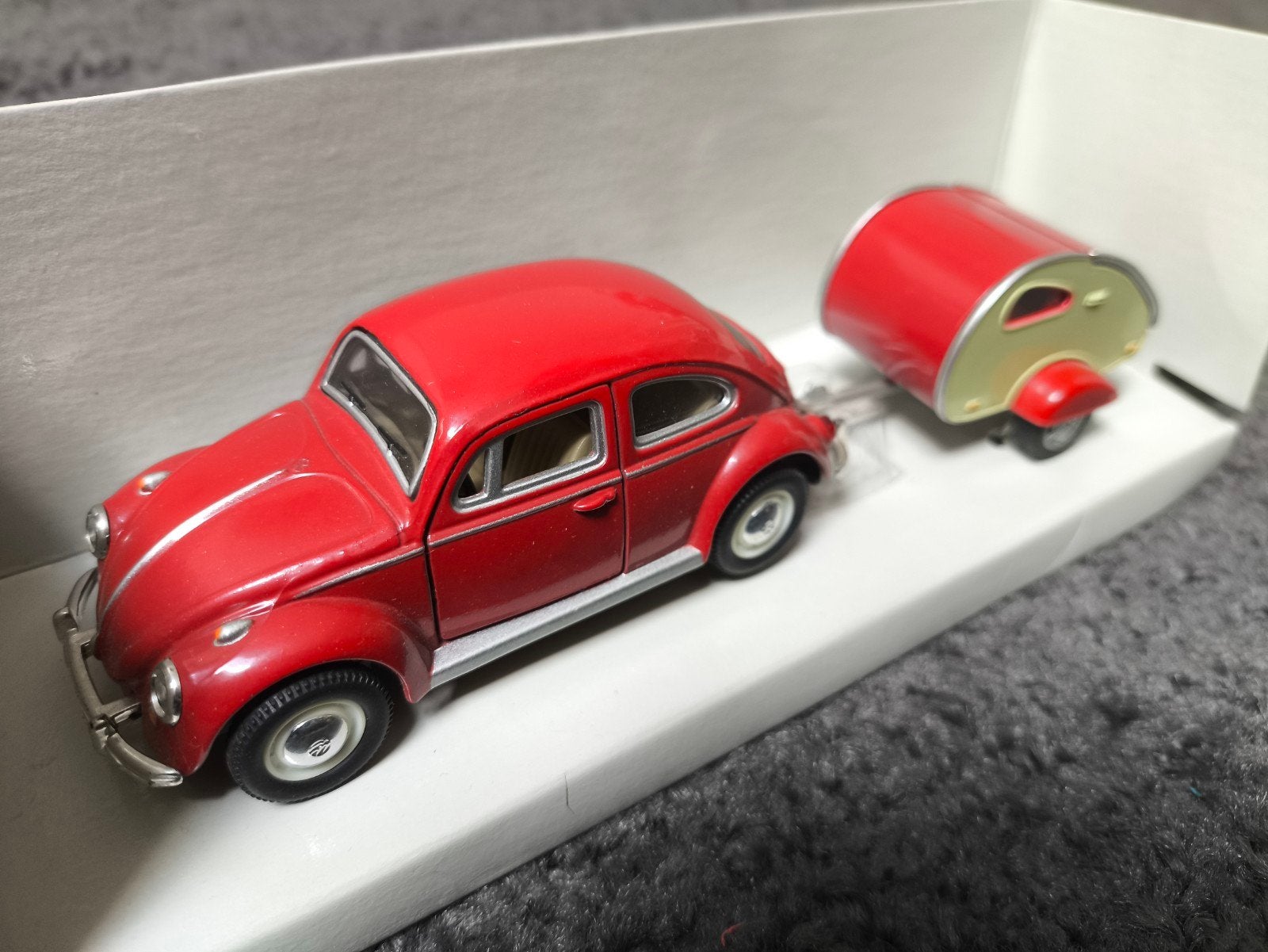 Schuco 1:43 Volkswagen Kever met caravan in doosje, Hobby en Vrije tijd, Modelauto's | 1:43, Ophalen of Verzenden