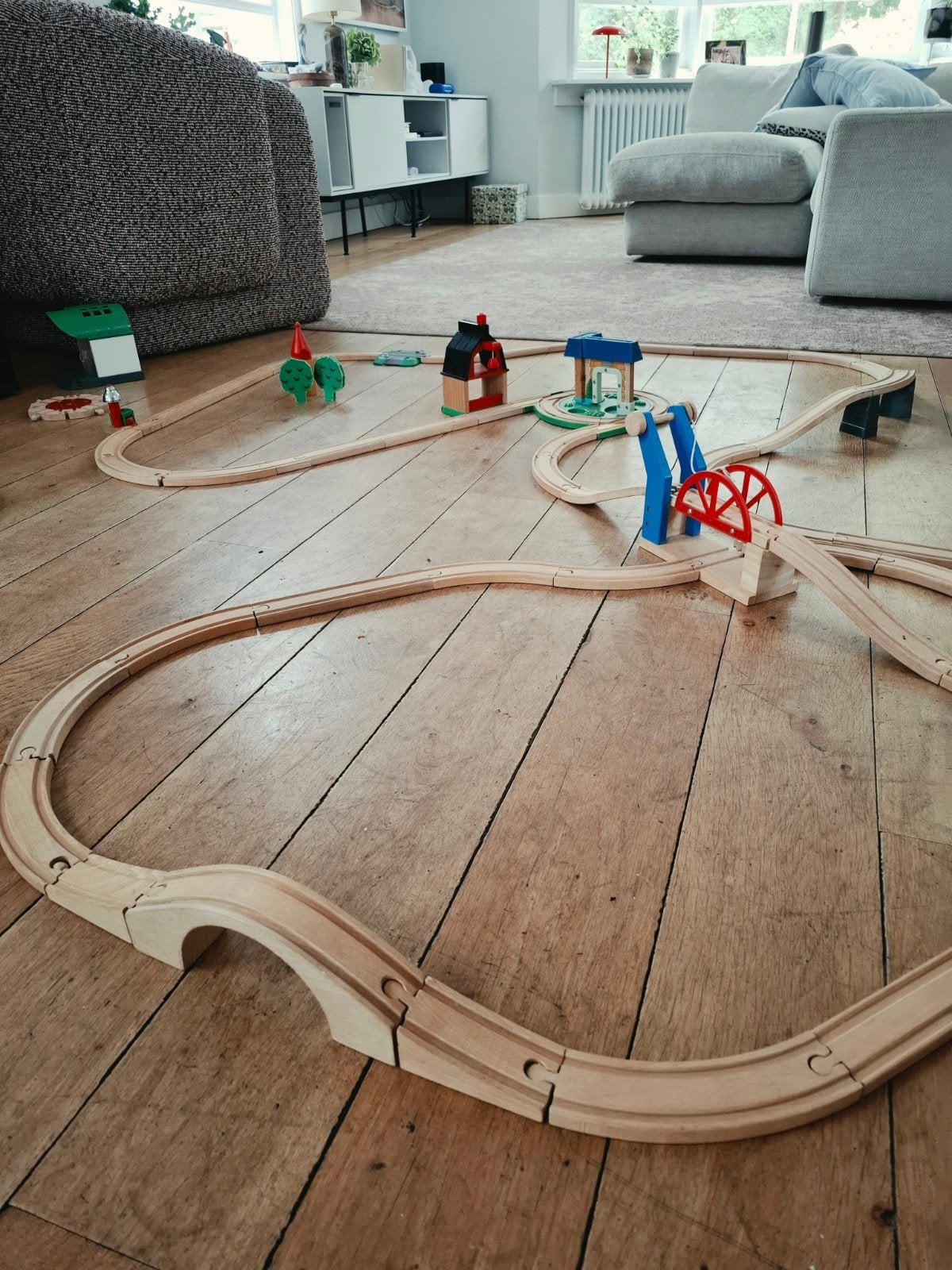 Houten treinbaan / mega set / treintjes / auto's / panden, Antiek en Kunst, Ophalen