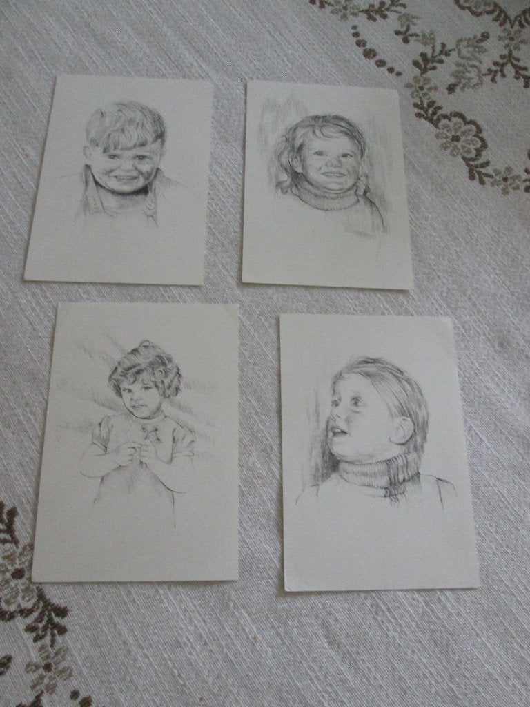 4 kinder portretten schetsen tekeningen zwart/wit, Ophalen of Verzenden, Ongelopen