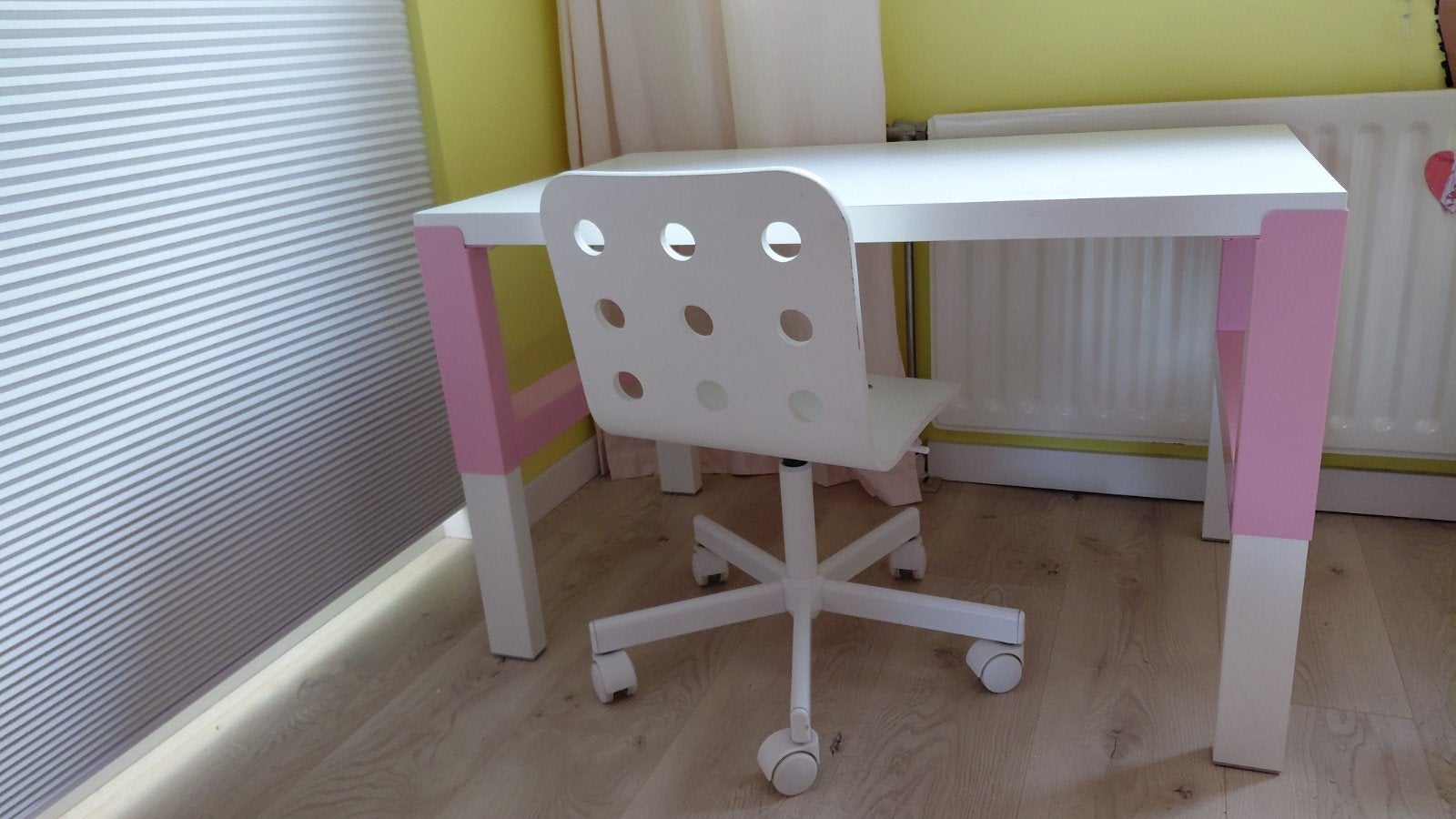 Wit/roze i.h.v. kinderbureau 128x58 cm + stoel IKEA, Huis en Inrichting, Ophalen, Gebruikt, 128 cm, IKEA