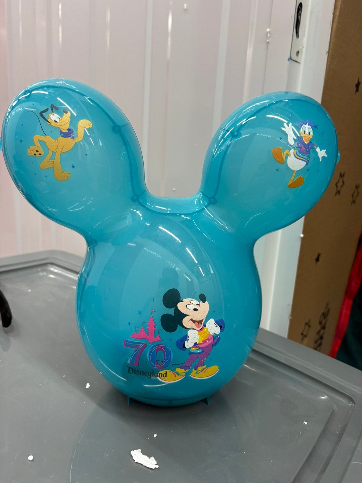 Disney parks usa 70 anniversary popcornbucket mickey ballon, Ophalen of Verzenden, Mickey Mouse, Zo goed als nieuw, Beeldje of Figuurtje