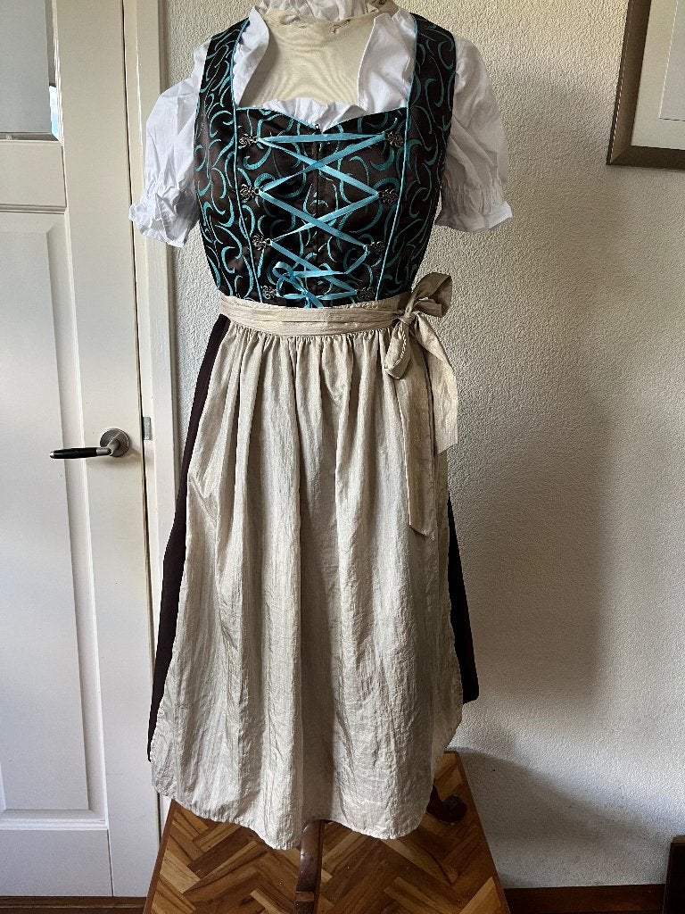 Leuke Dirndl met schort maat 36/38 nr 66, Ophalen of Verzenden, Overige thema's, Kleding, Maat 36 (S)