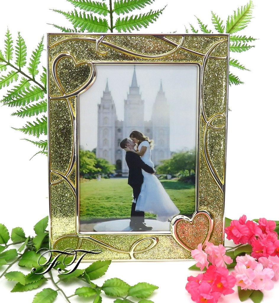 Zeer mooie fotolijst "Sweethearts" versiert met harten., Ophalen of Verzenden, Nieuw, Versiering, Geboorte of Huwelijk