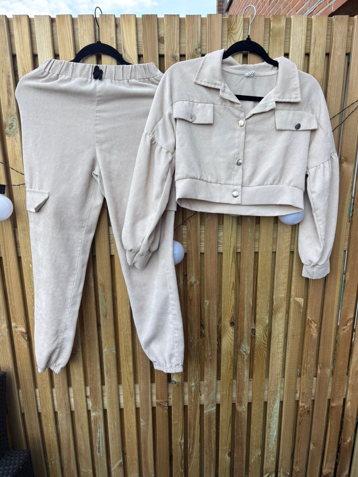 2 delige set in het beige, Ophalen of Verzenden, Zo goed als nieuw, Beige