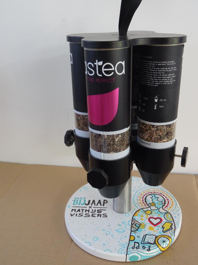 Tastea thee molen design theedispenser detox Mathijs Vissers, Overige typen, Ophalen of Verzenden, Zo goed als nieuw, Meerkleurig