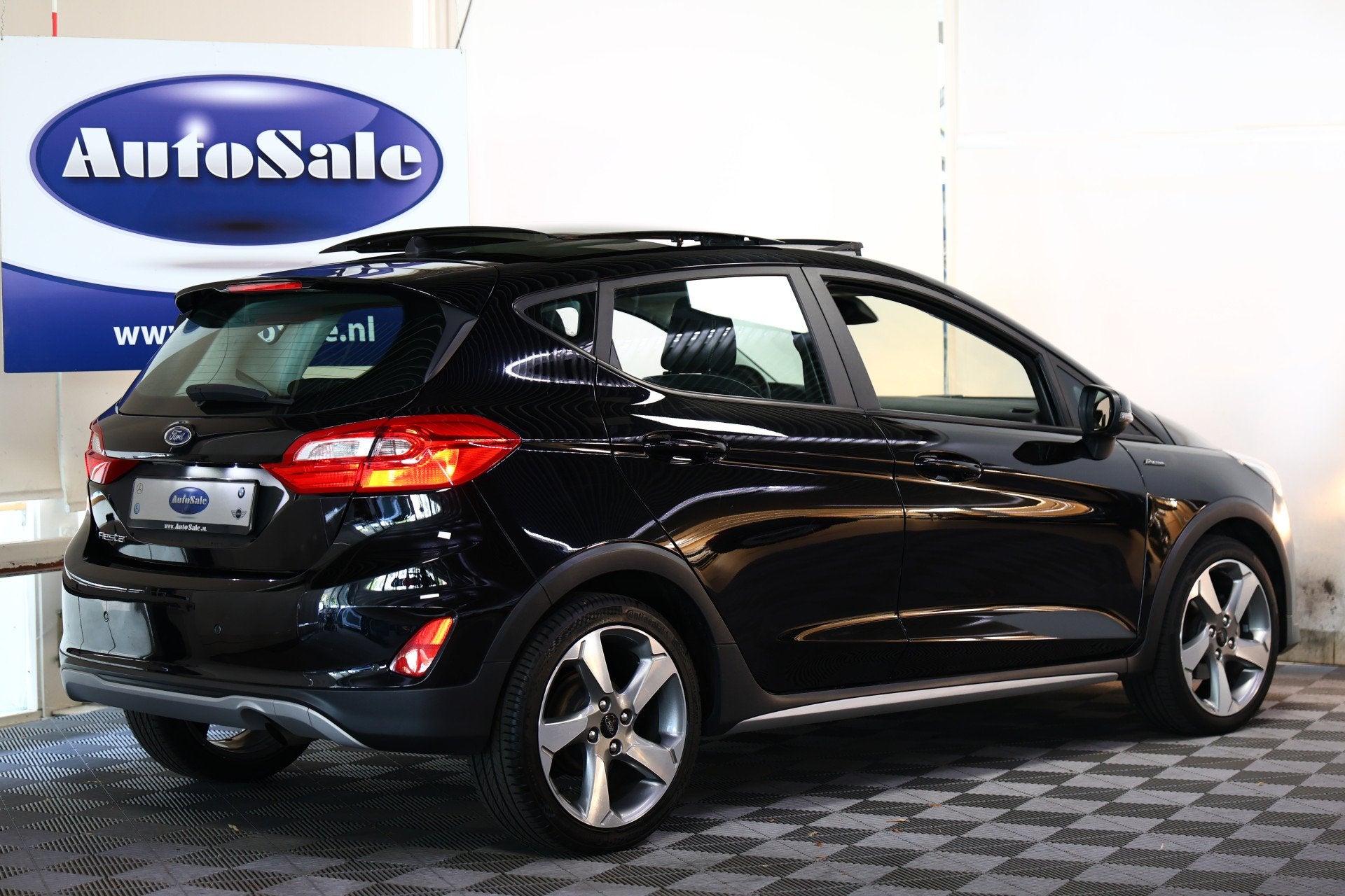 Ford Fiesta 1.0 EcoBoost ACTIVE X DUURSTE UITV AUTOMAAT PANO, Auto's, Gebruikt, Zwart, Origineel Nederlands, Bedrijf