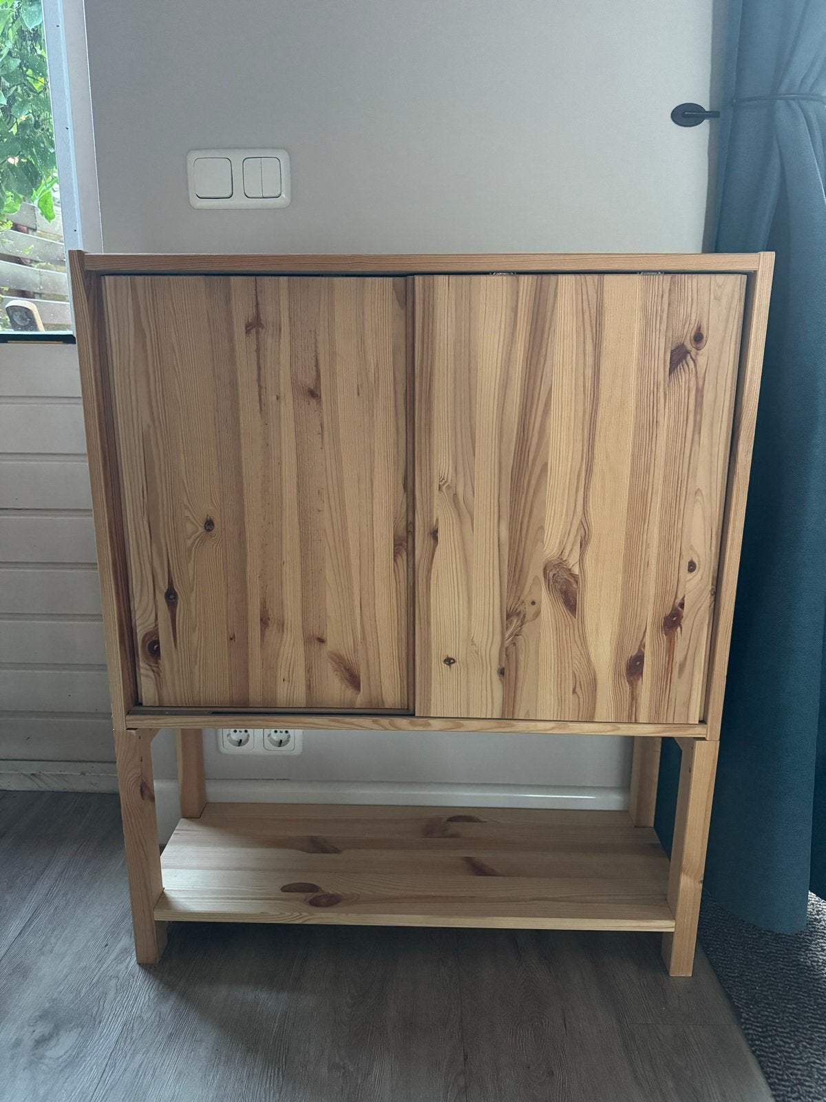 Ikea Ivar Grenen Houten Kast met Schuifdeuren en Onderstel, Ophalen, Zo goed als nieuw