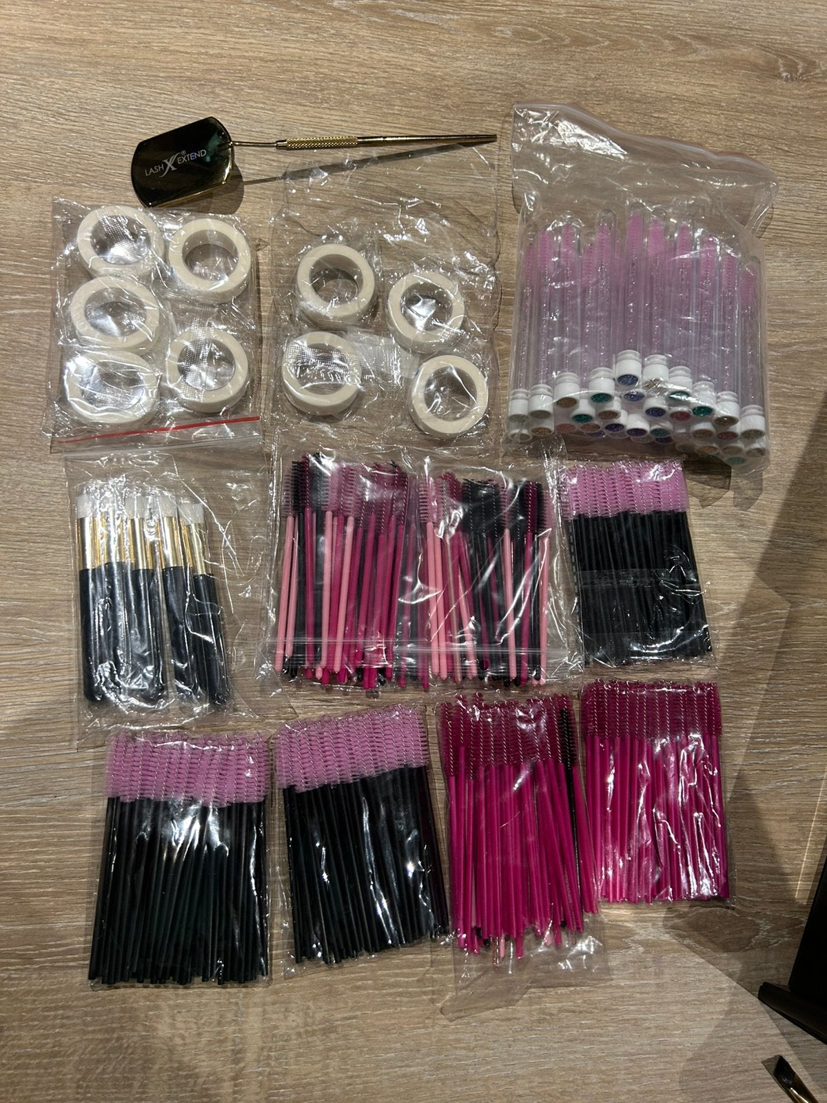 Wimperbenodigdheden borstels, extensions etc, Nieuw, Ophalen of Verzenden, Toebehoren, Overige kleuren