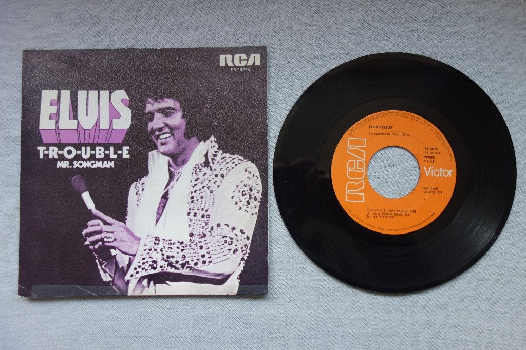 Single Elvis Presley TROUBLE- Mr. Songman, Ophalen of Verzenden, Zo goed als nieuw, 7 inch, Pop