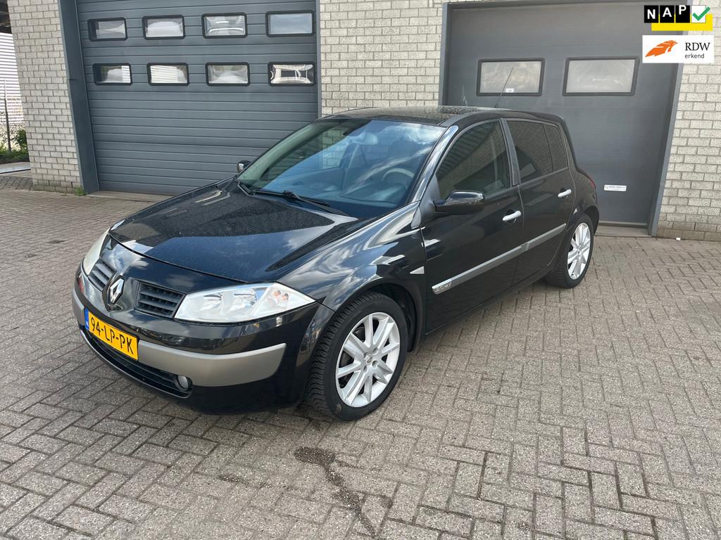 Renault Mégane 2.0-16V Privilège Luxe Nieuwe APK, 1998 cc, 135 pk, Gebruikt, 4 cilinders