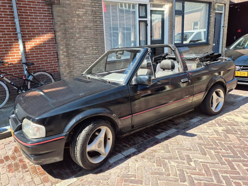 Ford Escort 1.6 Xr3i Cabrio U9 1988 Zwart, Voorwielaandrijving, Escort, 4 cilinders, Cabriolet