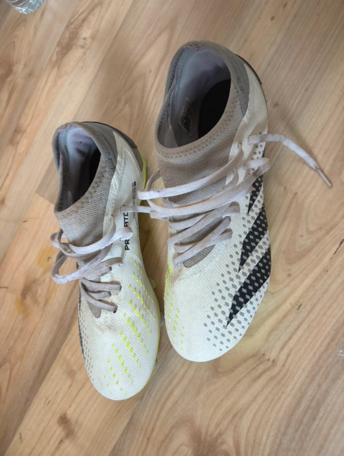 Veelgebruikte adidas voetbalschoenen maat 39 1/3, Sport en Fitness, Voetbal, Maat XS of kleiner, Verzenden, Zo goed als nieuw