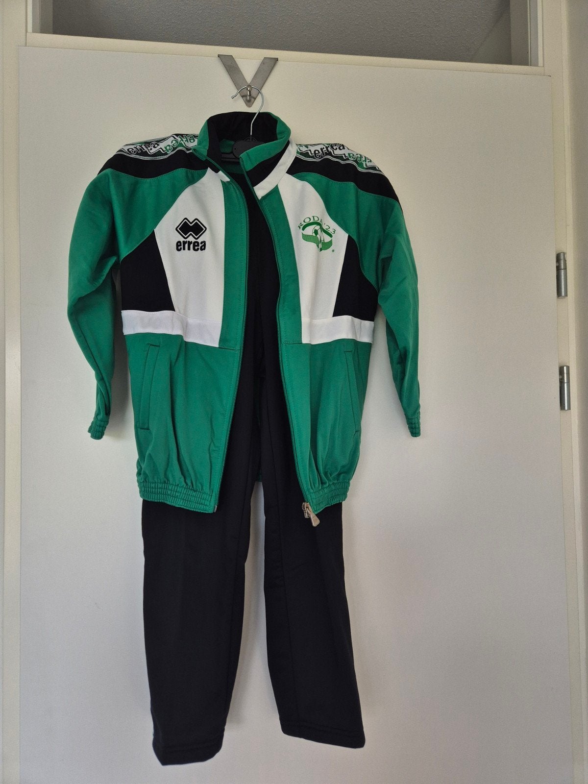 Errea Roda '23 trainingspak maat 36/XS, Jongen of Meisje, Ophalen of Verzenden, Errea, Nieuw