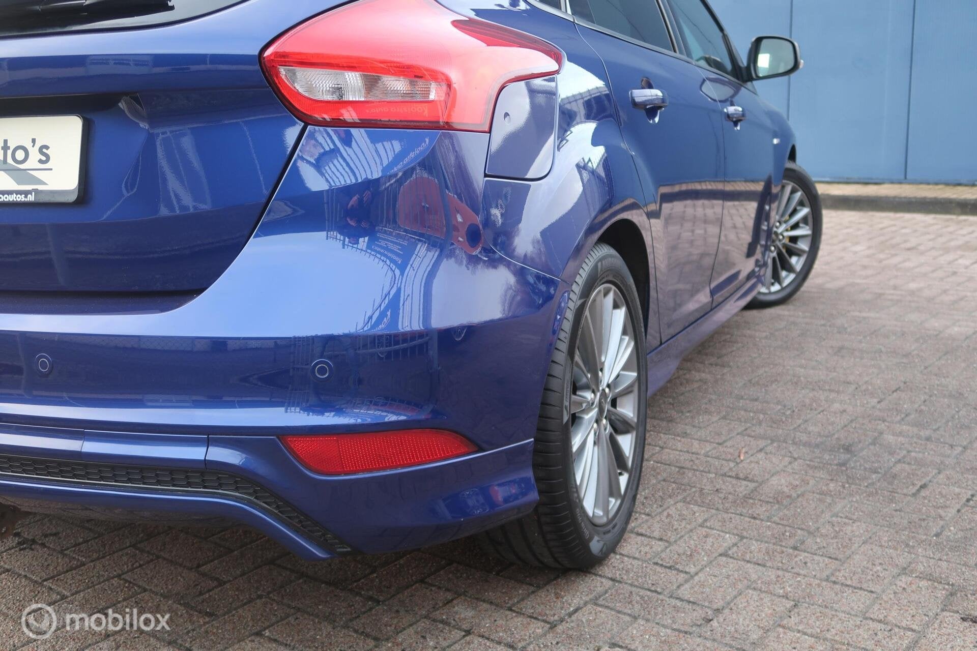 Ford Focus 1.0 EcoBoost ST Line CARPLAY, NAVI, TREKHAAK, Auto's, Gebruikt, Zwart, Blauw, 3 cilinders