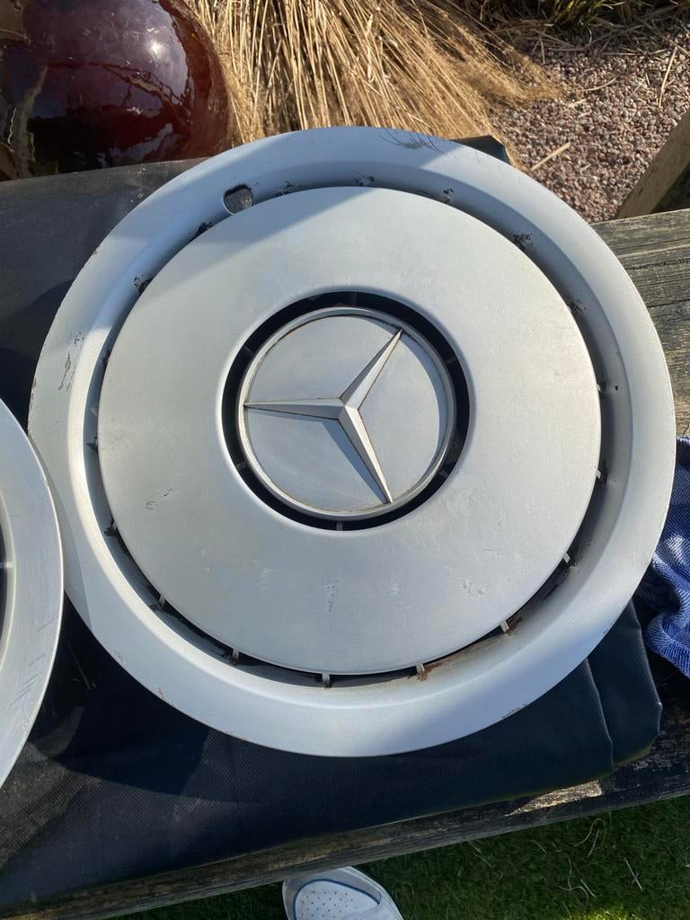 Wieldoppen Mercedes 180 E - 2 gaaf, 2 bijgewerkt, Ophalen of Verzenden, Gebruikt