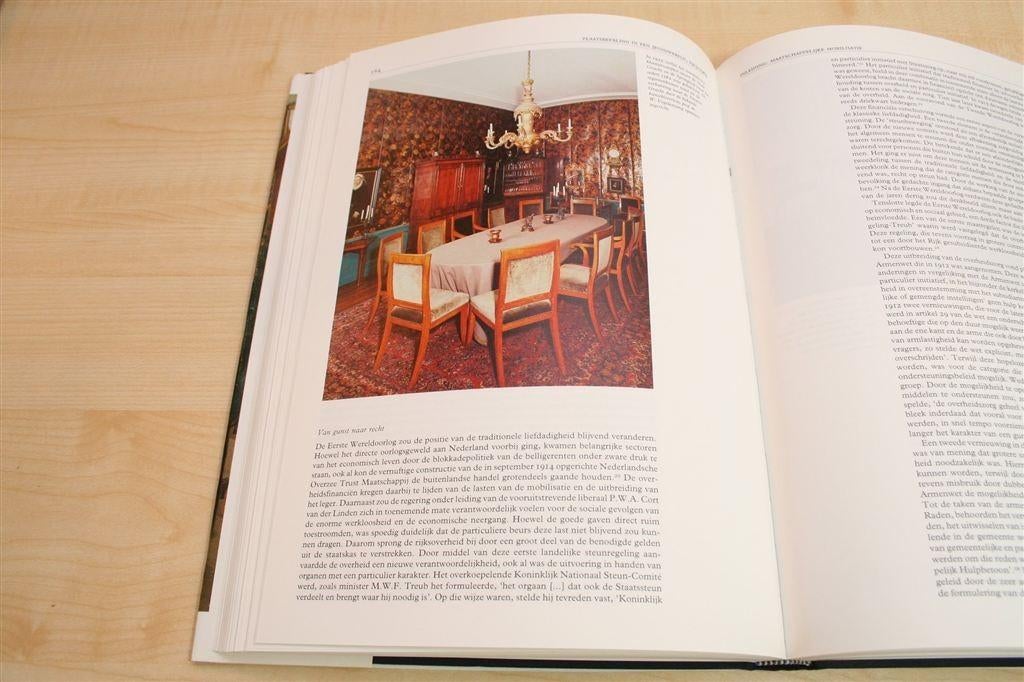 Utrechtse Burgerweeshuis [1813-1991] — Dagelijks Leven, Ophalen of Verzenden, Gelezen