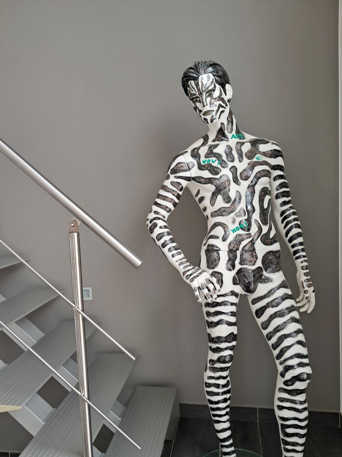 Kunstzinnige mannequin etalagepop paspop, Ophalen