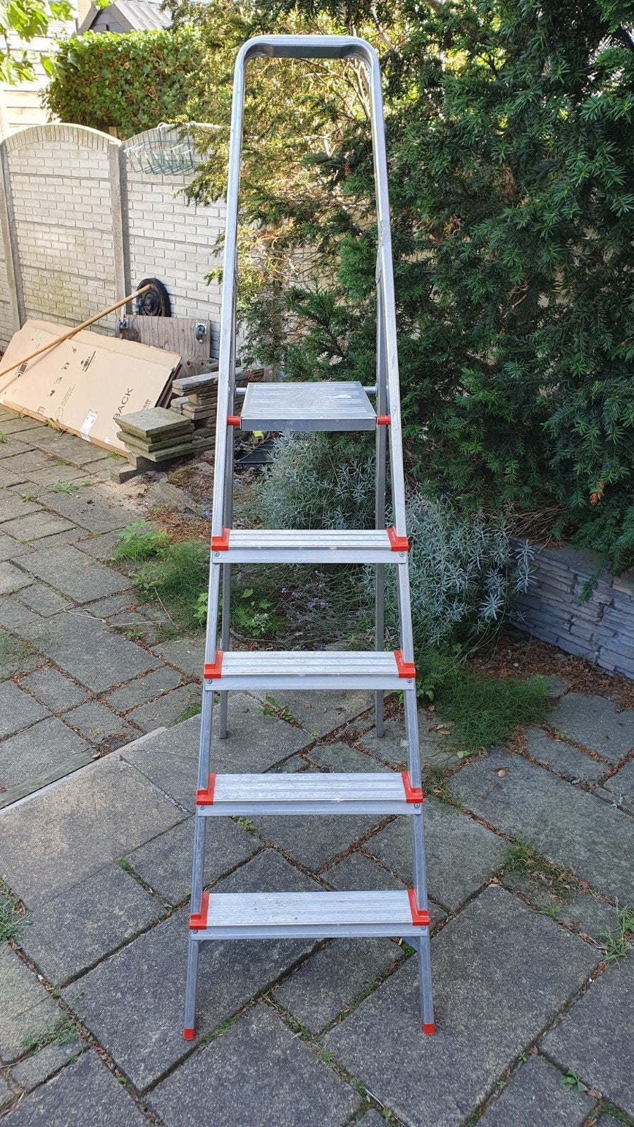 Stevige Savor trap met 5 treden - Zo goed als nieuw, Doe-het-zelf en Verbouw, Ladders en Trappen, Ophalen of Verzenden, Gebruikt