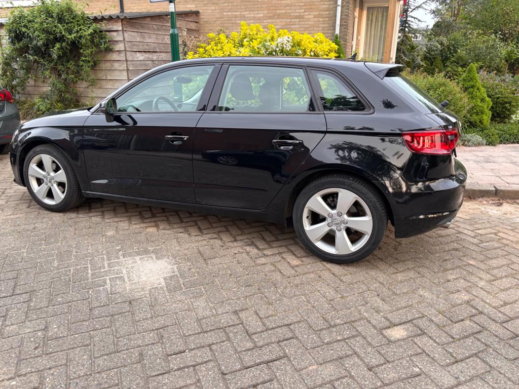 Audi A3 1.2 Tfsi 81KW SB S-tronic 2015 Zwart, 4 cilinders, Zwart, Origineel Nederlands, 1175 kg