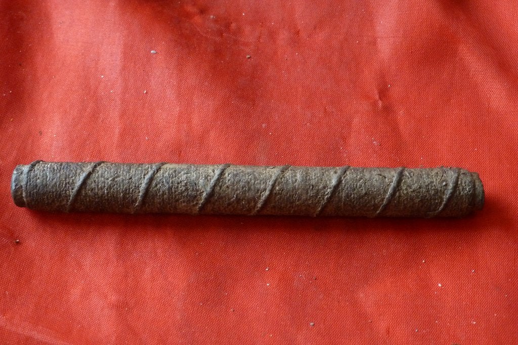 Thaise amulet - zware takrud metaal bruine holy rope 13 cm, Overige materialen, Gebruikt, Overige voorstellingen, Bruin