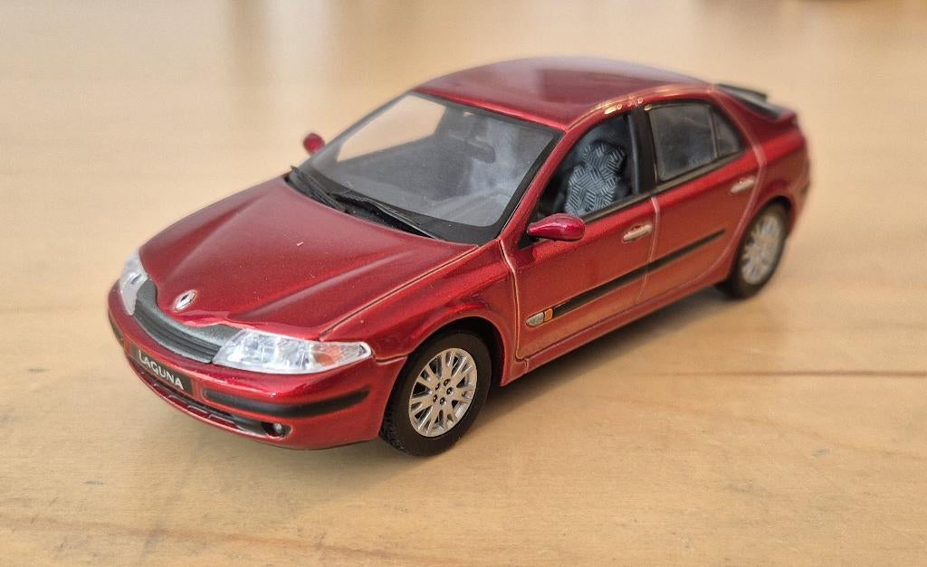Renault Laguna II 1:43 Universal Hobbies, Hobby en Vrije tijd, Modelauto's | 1:43, Ophalen of Verzenden, Zo goed als nieuw, Auto