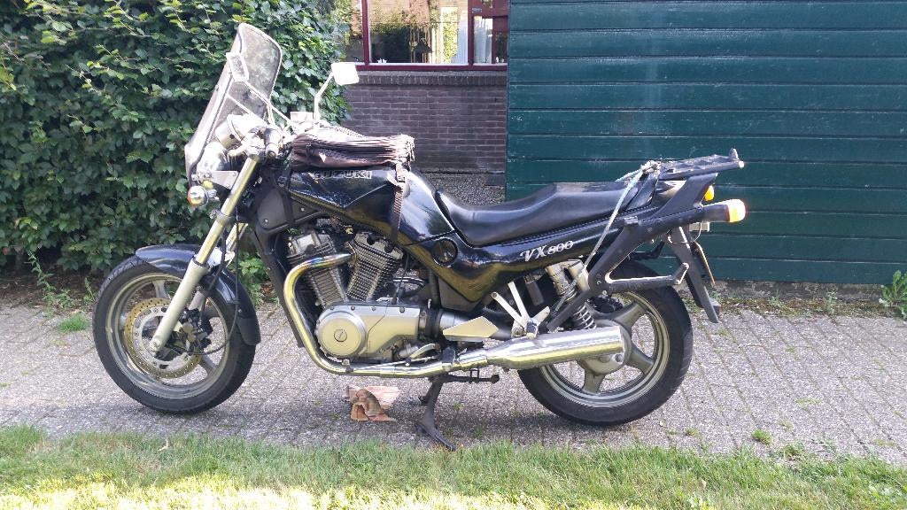 Suzuki VX 800 motorfiets, Motoren, Particulier