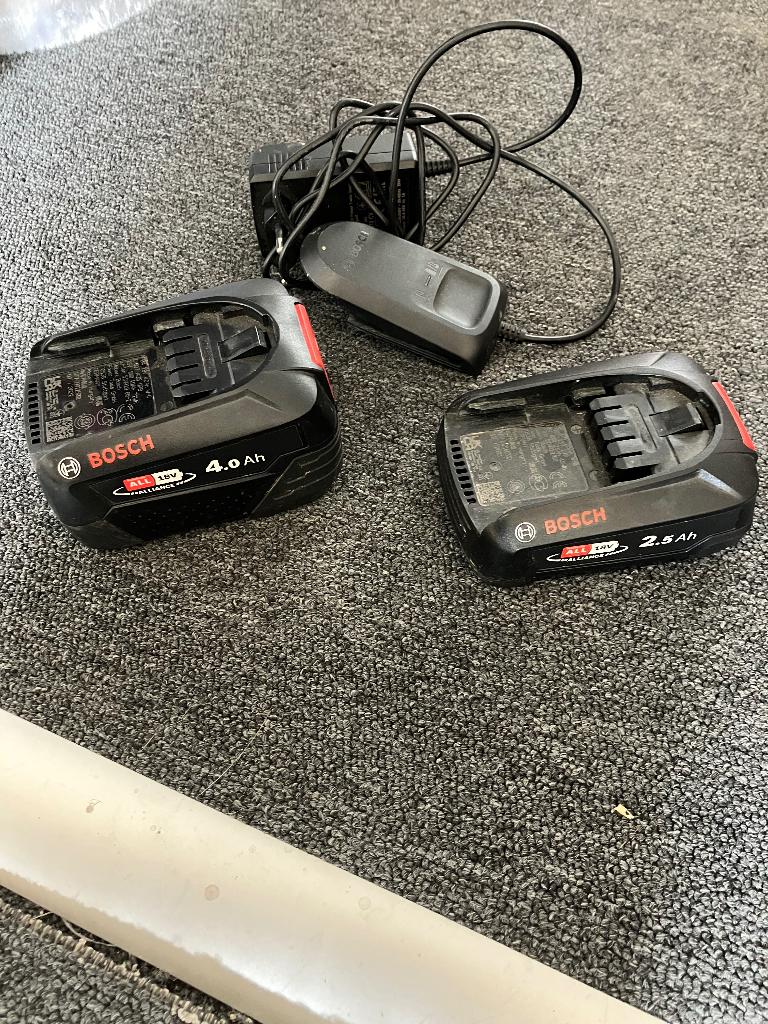 Bosch 18v accu’s 4.0 en 2.5 ah, Doe-het-zelf en Verbouw, Ophalen of Verzenden, Zo goed als nieuw