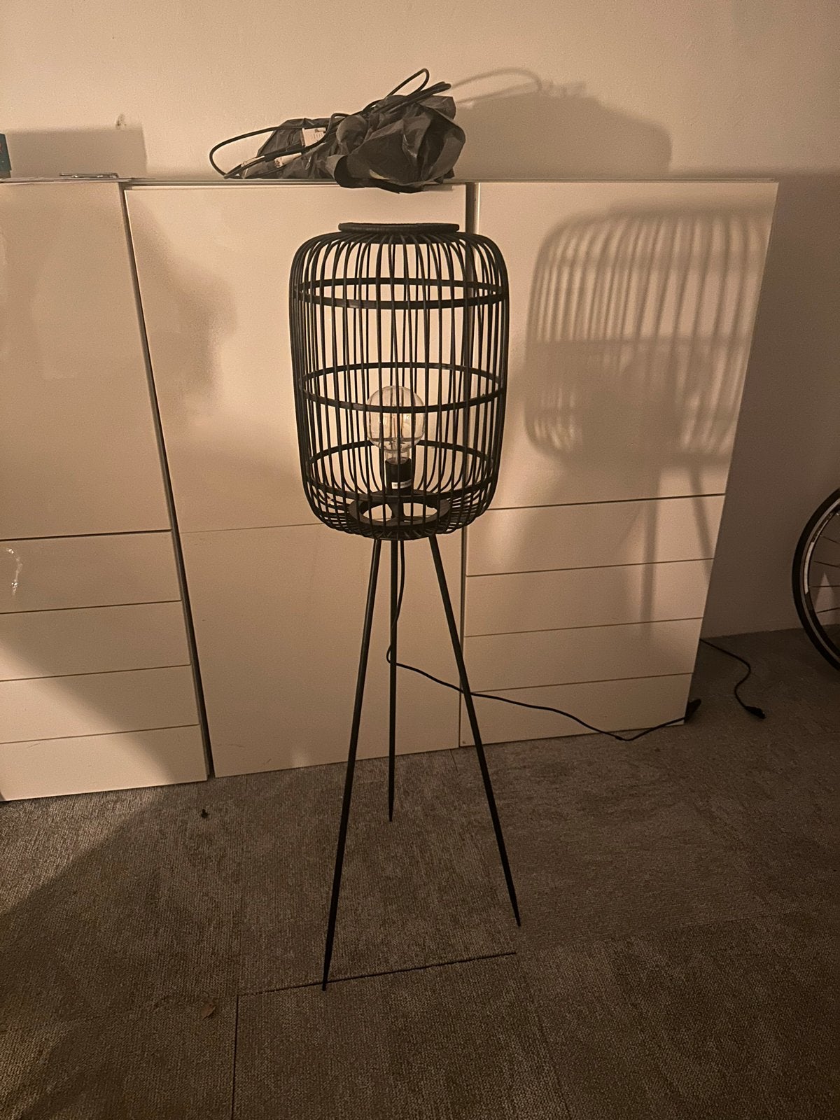 Zwarte staande lamp Kwantum - gratis af te halen, Ophalen of Verzenden, Gebruikt, Metaal, 150 tot 200 cm