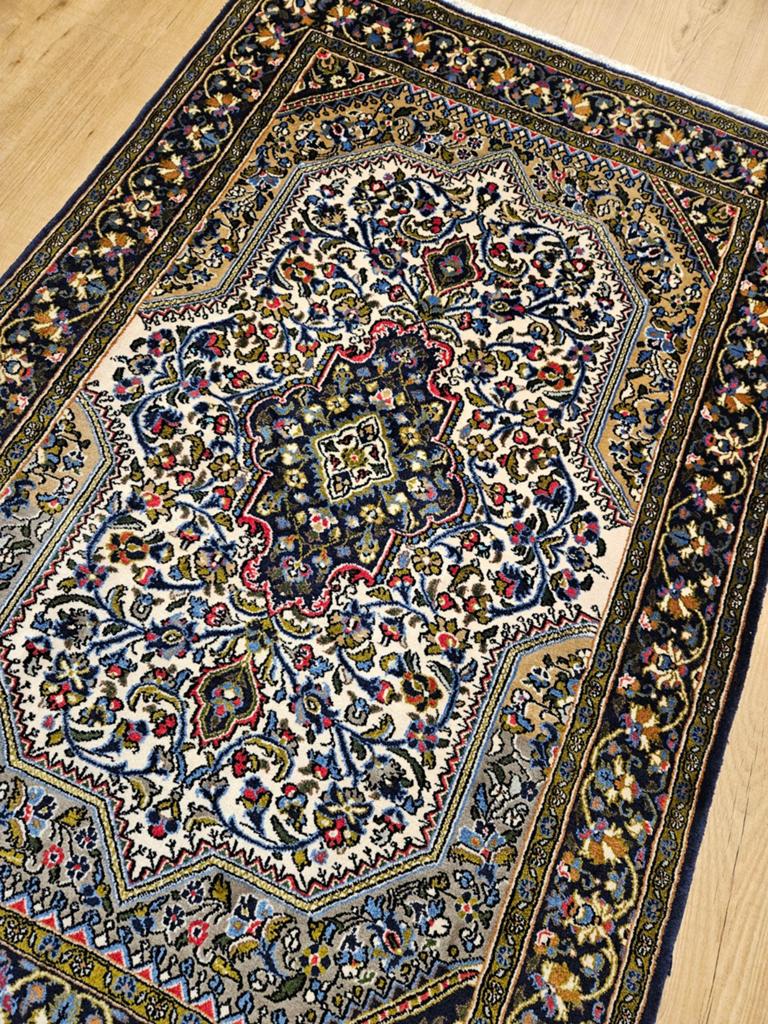 Vintage handgeknoopt perzisch tapijt ghom 161x106, Info@SlatsAntiek.nl, Tweedehands, 100 tot 150 cm, Perzisch