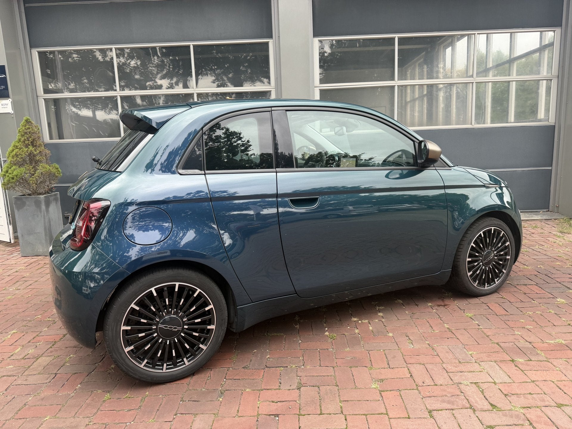 Fiat 500 3+1 Icon 42 kWh | LED | Navi | Clima | LMV | 07-202, Dealer onderhouden, 4 stoelen, Automatische klimaatregeling, Origineel Nederlands
