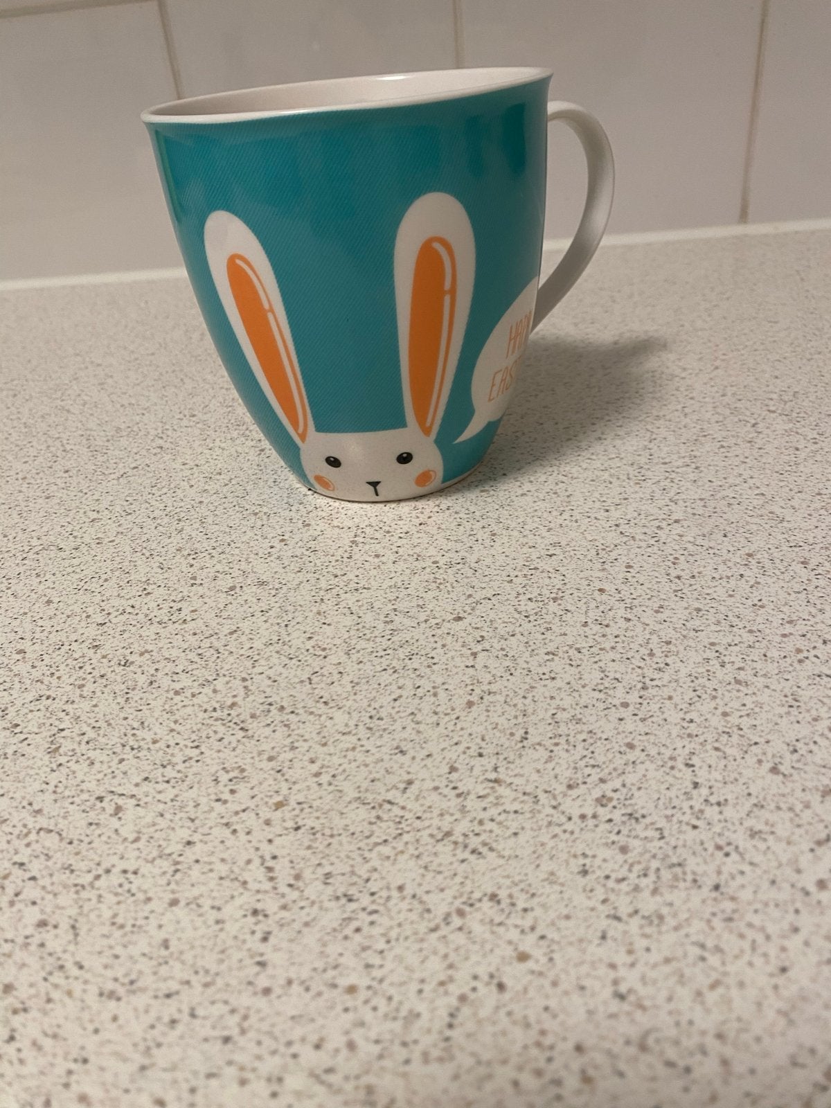 Leuke paasmok met konijn - Happy Easter!, Huis en Inrichting, Keuken | Servies, Overige merken, Keramiek, Zo goed als nieuw, Modern
