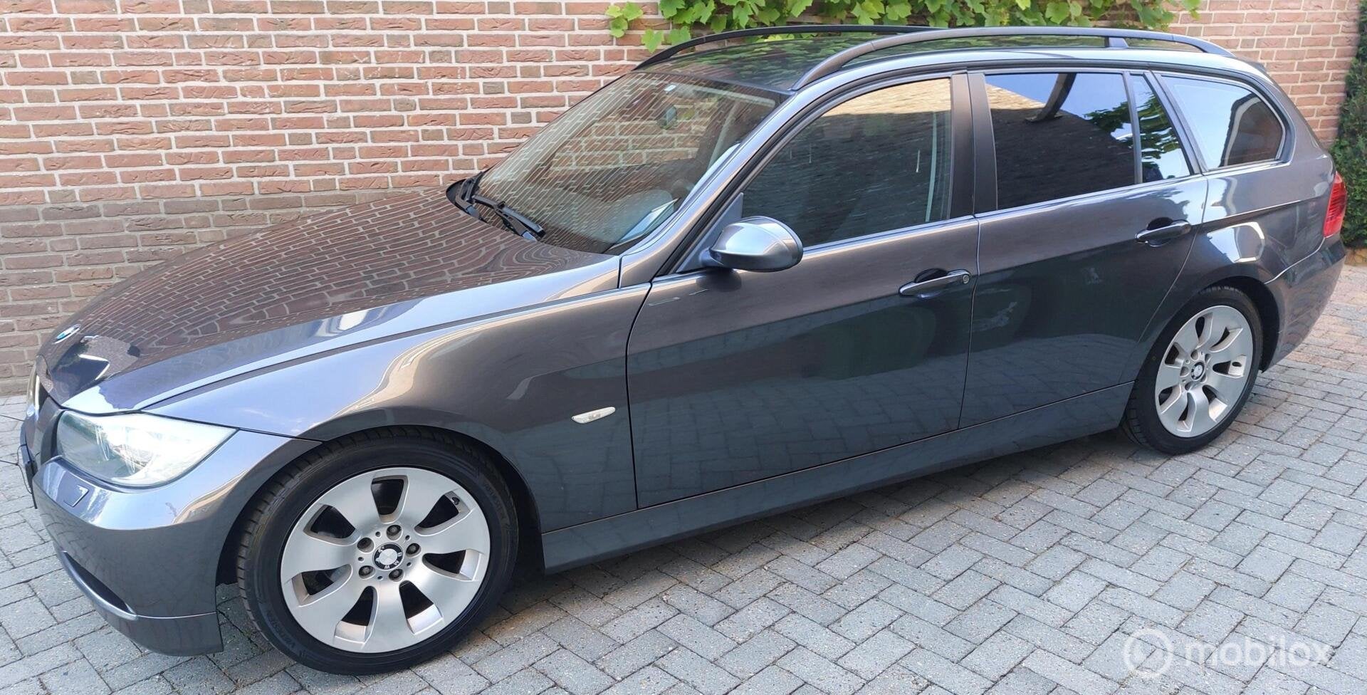BMW 3-serie Touring 318i High Executive APK 9-7-2027/Trek., Auto's, Automaat, 1435 kg, Origineel Nederlands, Zilver of Grijs