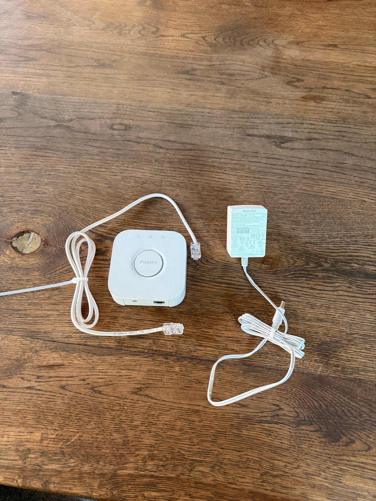Philips Hue Bridge V2 met adapter en ethernetkabel, Ophalen of Verzenden, Zo goed als nieuw