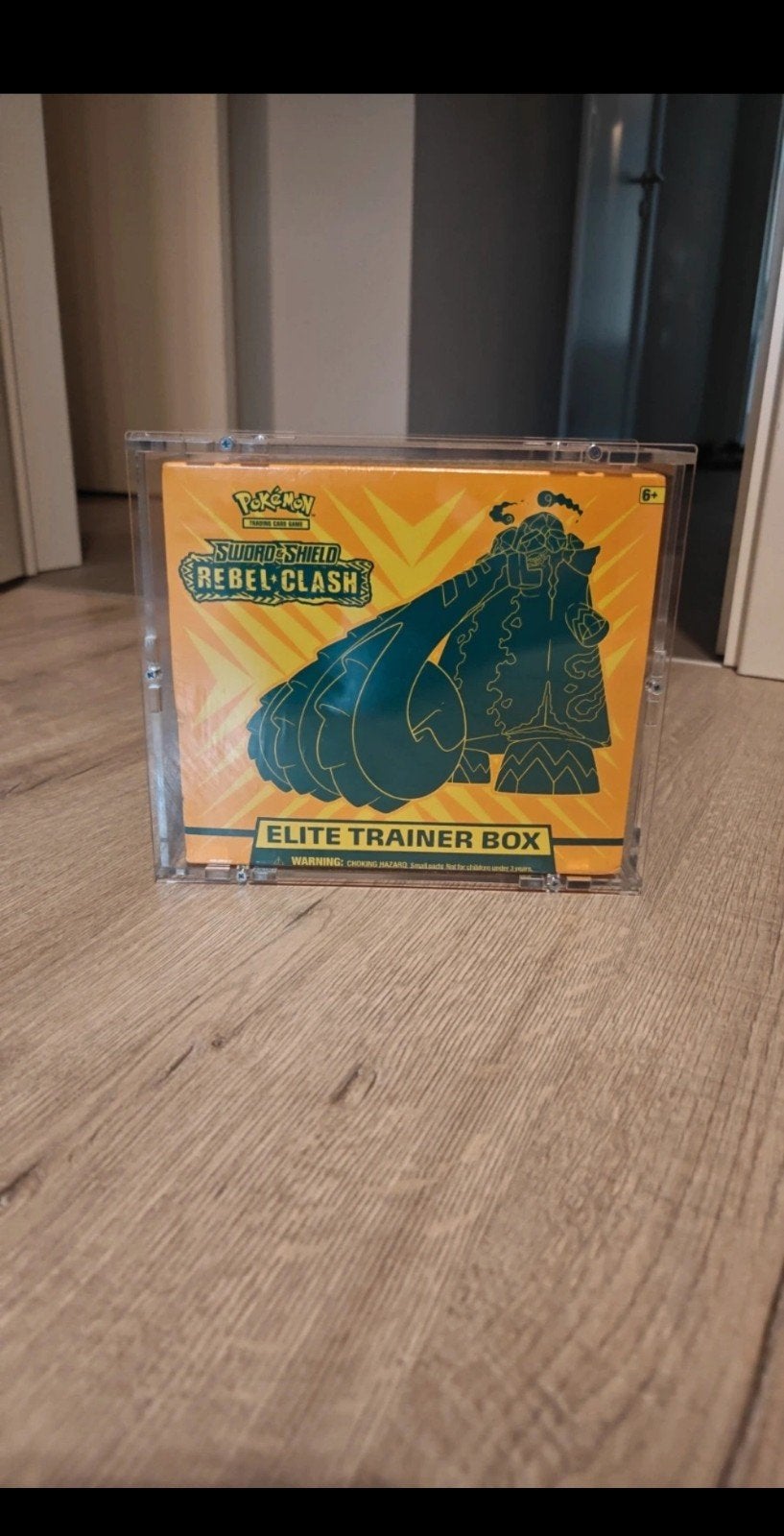 Pokémon Sword & Shield Rebel Clash Elite Trainer Box, Hobby en Vrije tijd, Verzamelkaartspellen | Pokémon, Ophalen of Verzenden