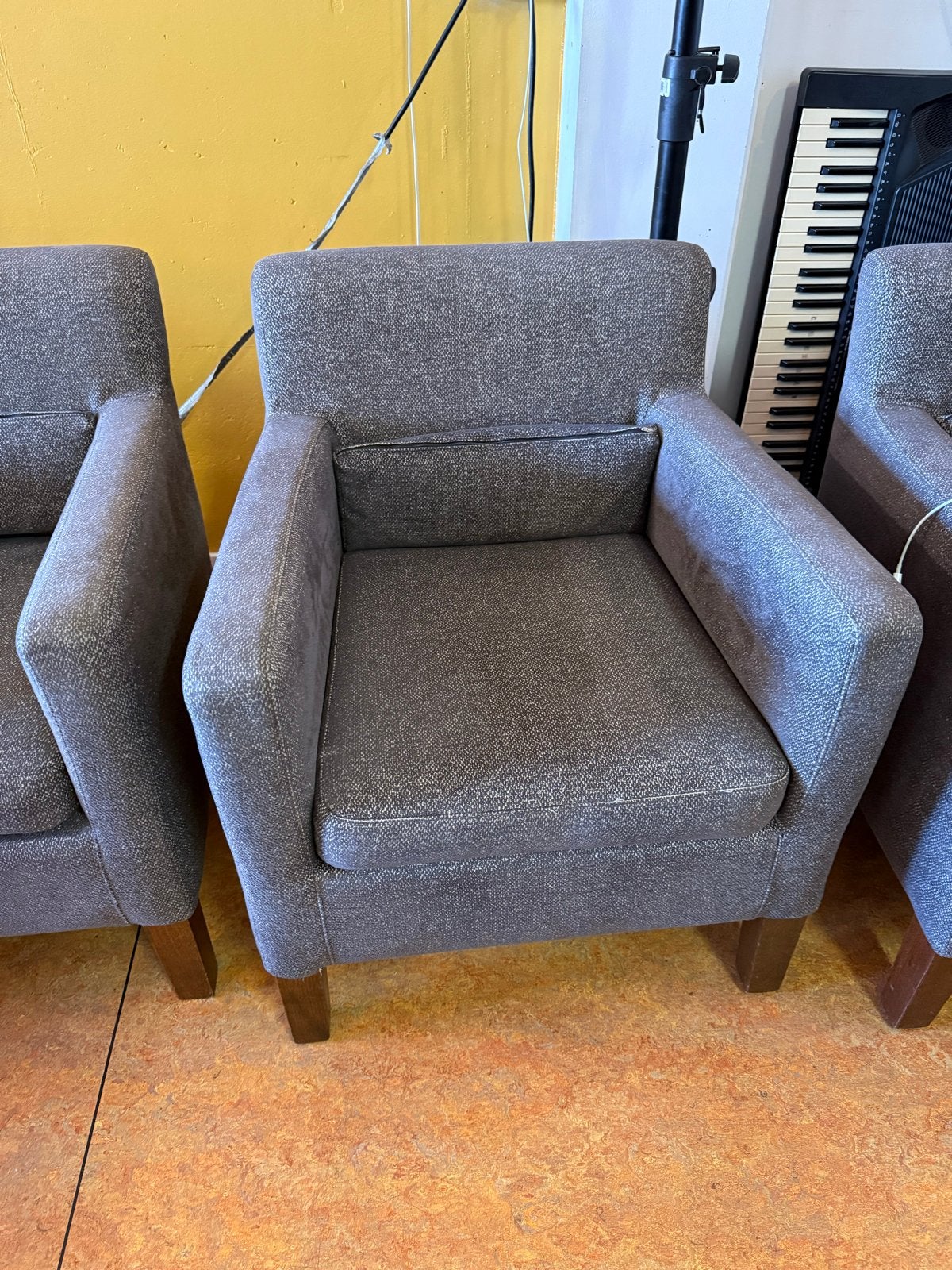 Comfortabele grijze fauteuil, 75 tot 100 cm, Ophalen of Verzenden, Zo goed als nieuw, Stof