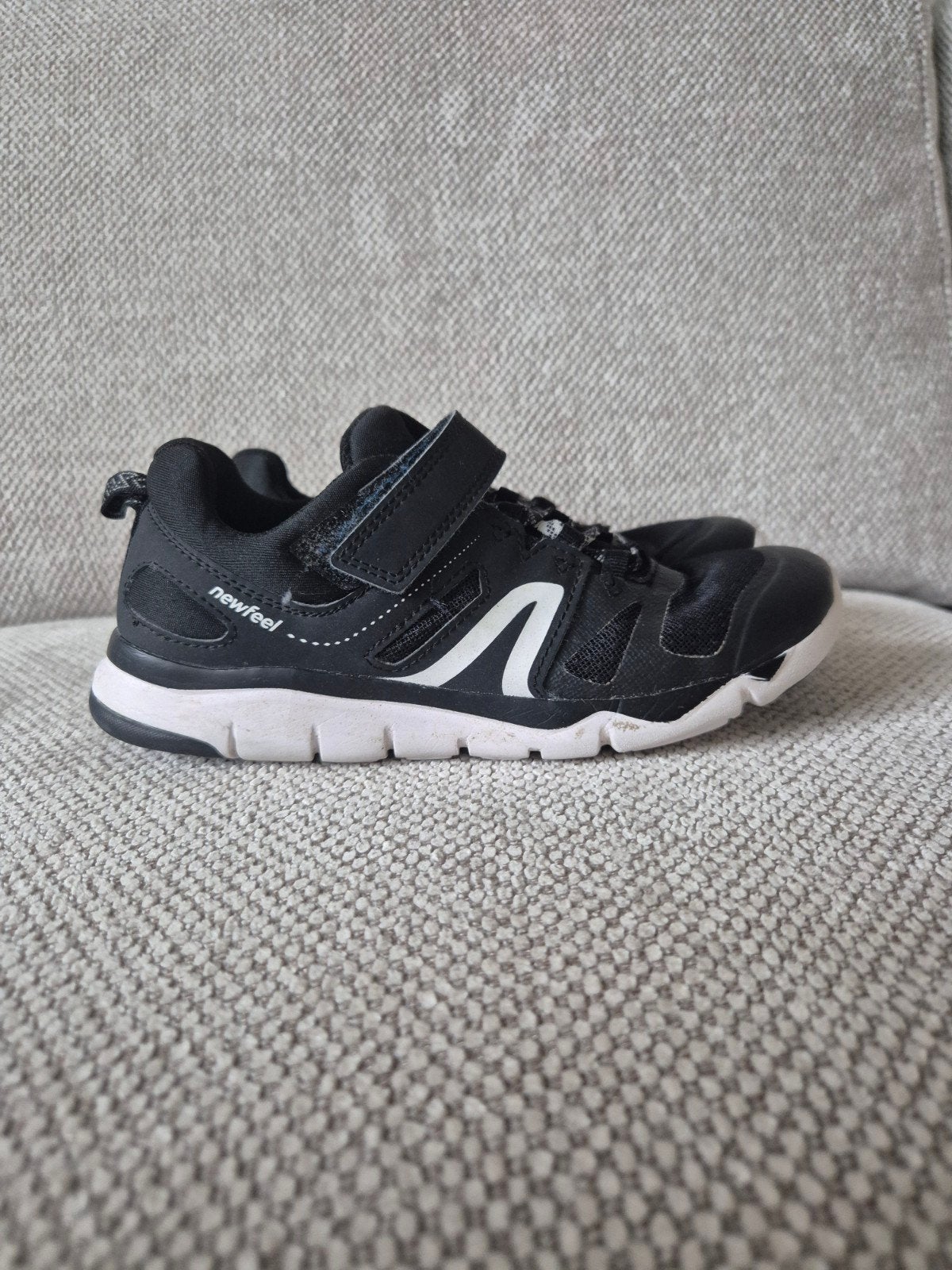 Decathlon Newfeel Sportschoenen gymschoenen mt 35

Deze Deca, Ophalen of Verzenden, Zo goed als nieuw, Jongen of Meisje, Sportschoenen